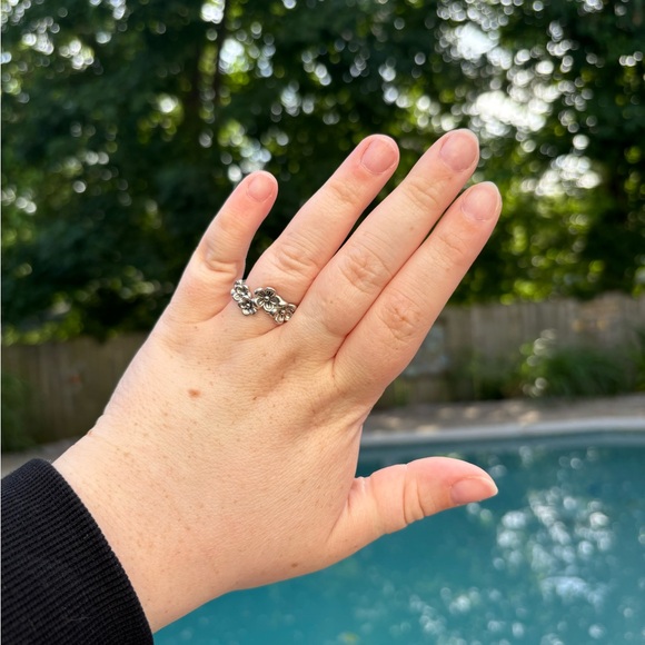 925 Sterling Silver Flower Ring - Picture 3 of 4